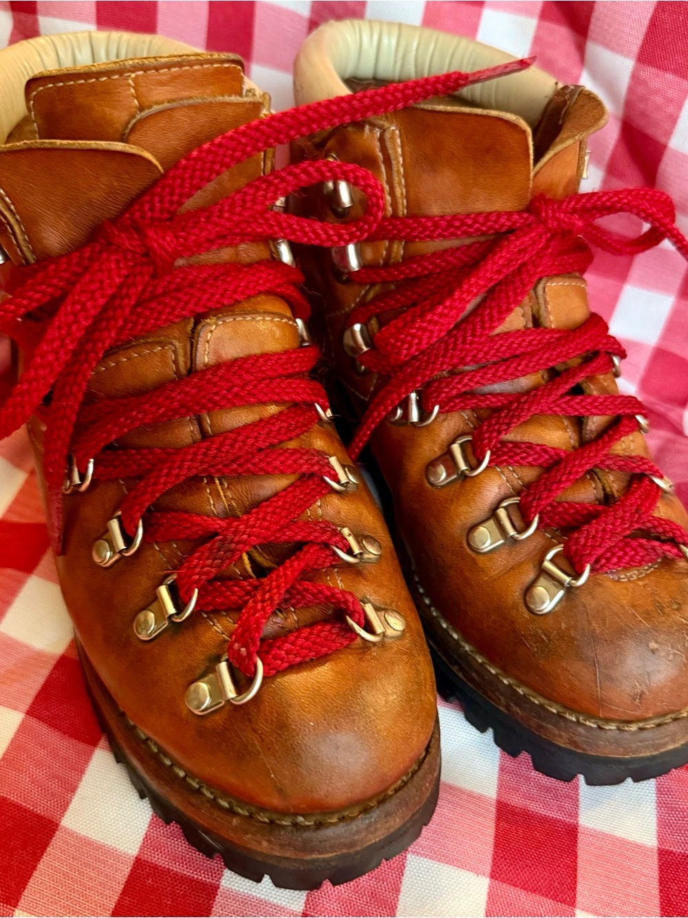 VTG Brown Leather Hiking Boots with Red Laces Gorpcore